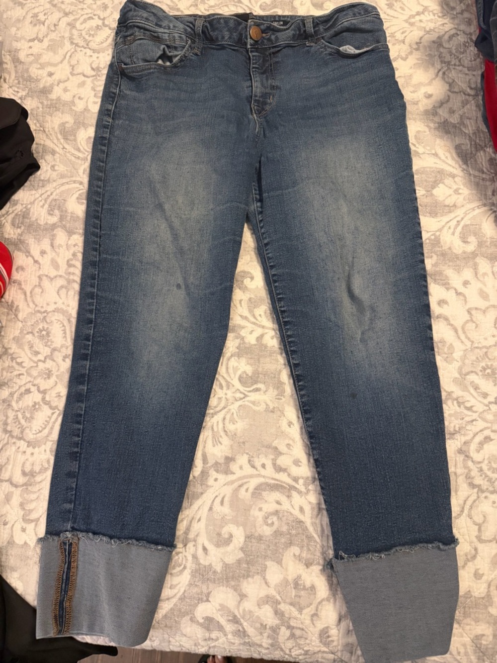 1822 Denim Blue Ankle Crop Jeans with Cuffed Hem